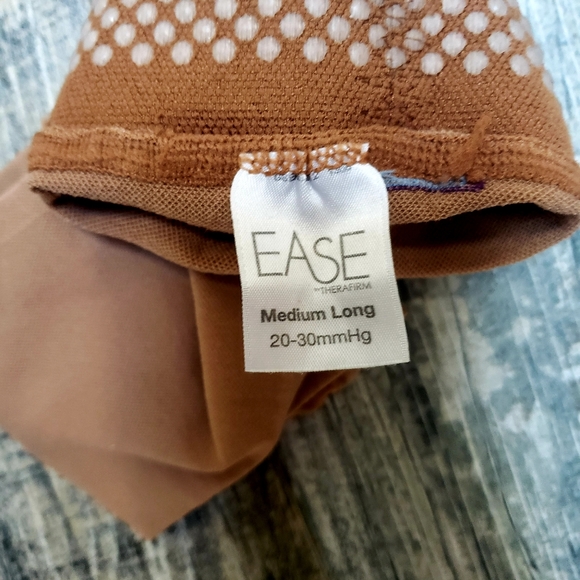 Womans Knee High compression Support stocking - Picture 4 of 5